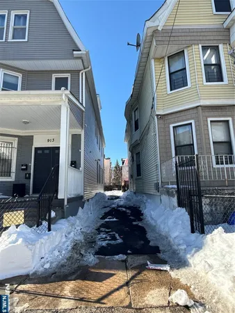 $2,250 | 913 South 18th Street, Unit 2, Newark, NJ 07108