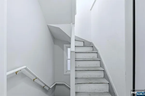 $2,250 | 913 South 18th Street, Unit 2, Newark, NJ 07108