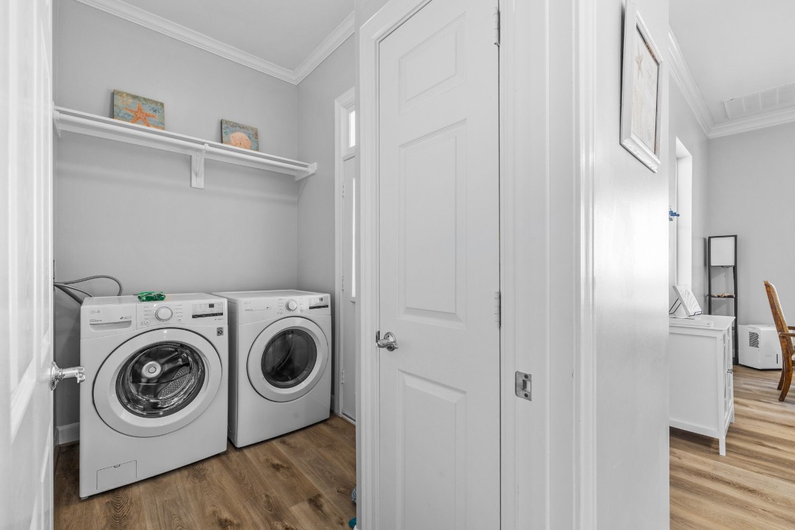 522 Dolphin Drive Freeport, TX 77541 - Photo 29 of 47 a utility room with dryer and washer
