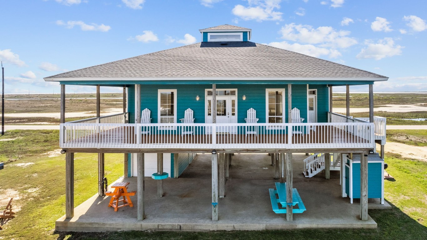 522 Dolphin Drive Freeport, TX 77541 - Photo 3 of 47