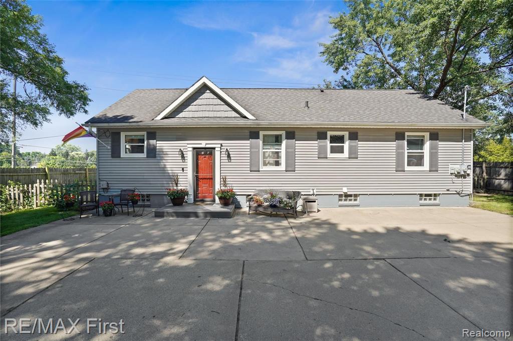 570 Curzon Road Rochester Hills, MI 48307 - Photo 1 of 20