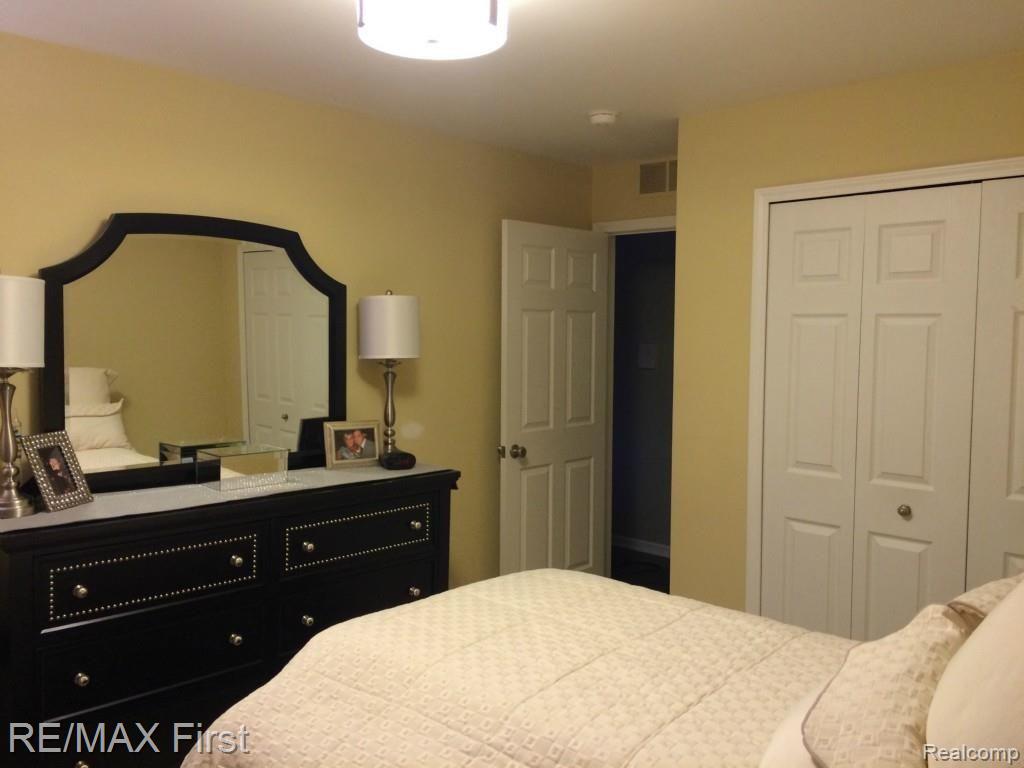 45643 Heather Ridge Drive, Unit 163 Macomb, MI 48044 - Photo 10 of 12 7 (1).jpg