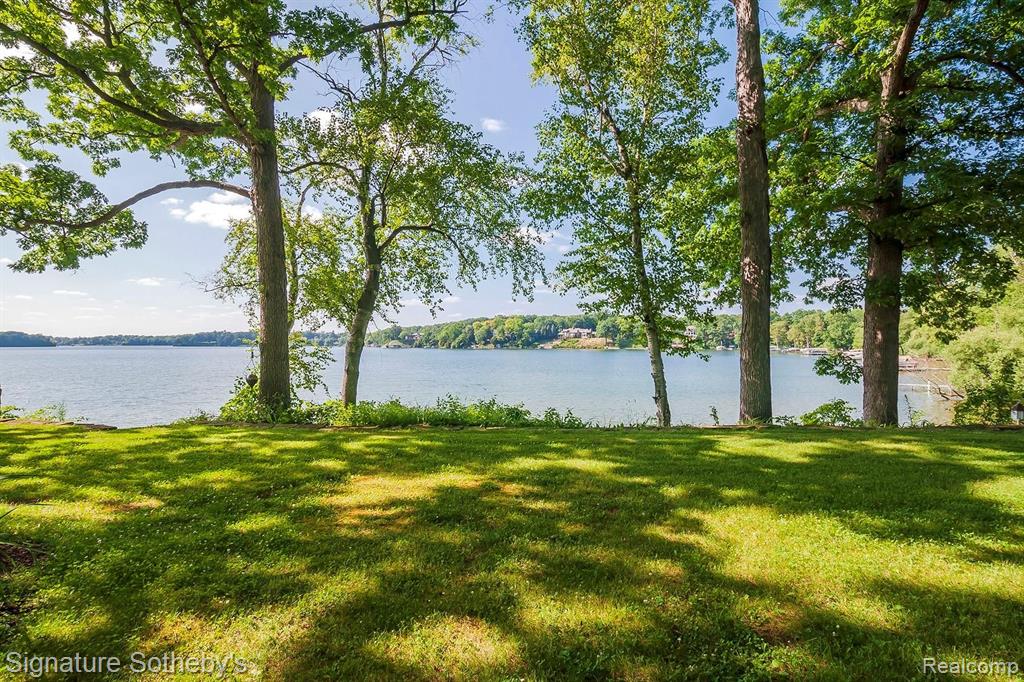 204 Gallogly Road Lake Angelus, MI 48326 - Photo 73 of 85