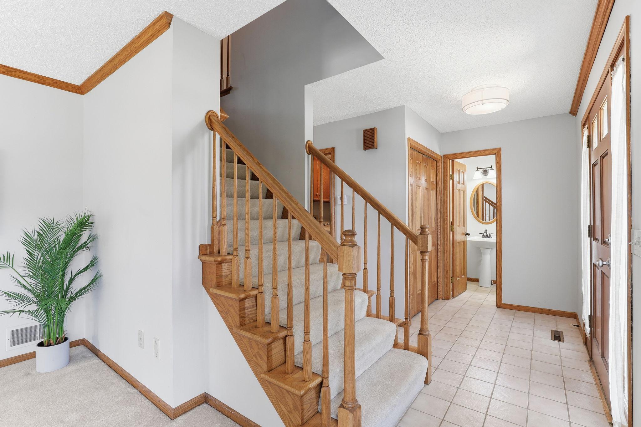 455 Highpoint Curve Maplewood, MN 55119 - Photo 19 of 44