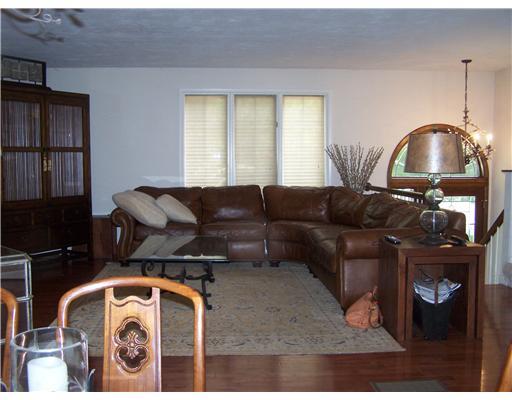9800 Three Degree Road Allison Park, PA 15101 - Photo 5 of 17 Living Room.