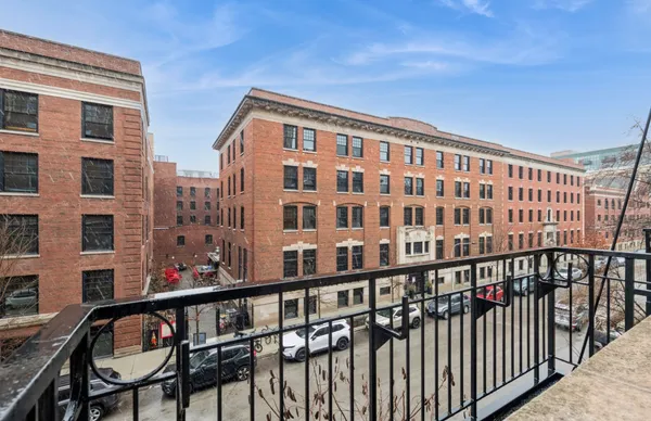 $2,400 | 1500 West Monroe Street, Unit 312, Chicago, IL 60607