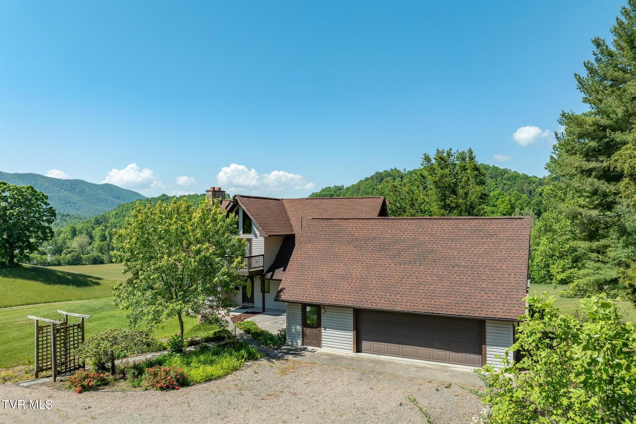 336 Mack Branch Road Mountain City, TN 37683 - Photo 6 of 94 336 Mack Branch Road (19 of 109)
