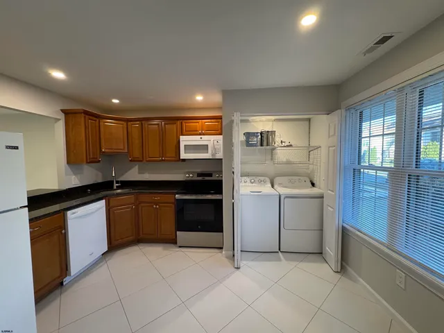 $195,000 | 3221 Juniper Court, Unit 3221, Mays Landing, NJ 08330