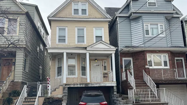 $1,700 | 40 Willow Street, Bayonne, NJ 07002