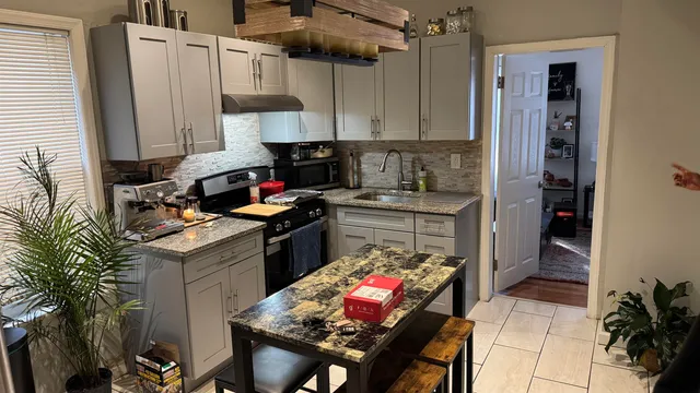 $1,700 | 40 Willow Street, Bayonne, NJ 07002