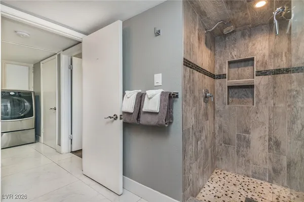 $3,195 | 3954 Keystone Court, Las Vegas, NV 89103