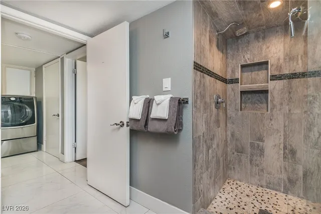 $3,195 | 3954 Keystone Court, Las Vegas, NV 89103