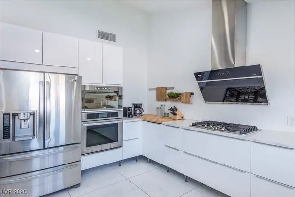 $3,195 | 3954 Keystone Court, Las Vegas, NV 89103