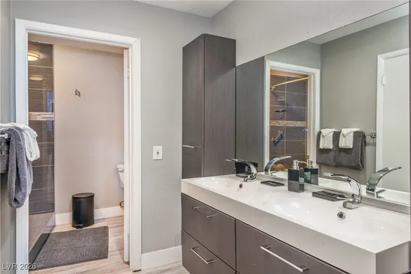 $3,195 | 3954 Keystone Court, Las Vegas, NV 89103