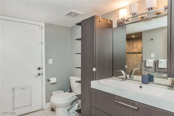 $3,195 | 3954 Keystone Court, Las Vegas, NV 89103