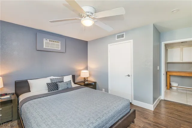 $3,195 | 3954 Keystone Court, Las Vegas, NV 89103