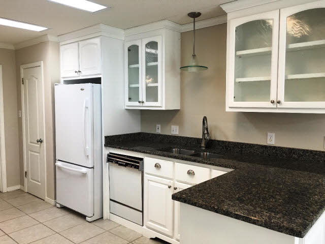 20068 Pecan Trace Fairhope, AL 36532 - Photo 7 of 33 Kitchen
