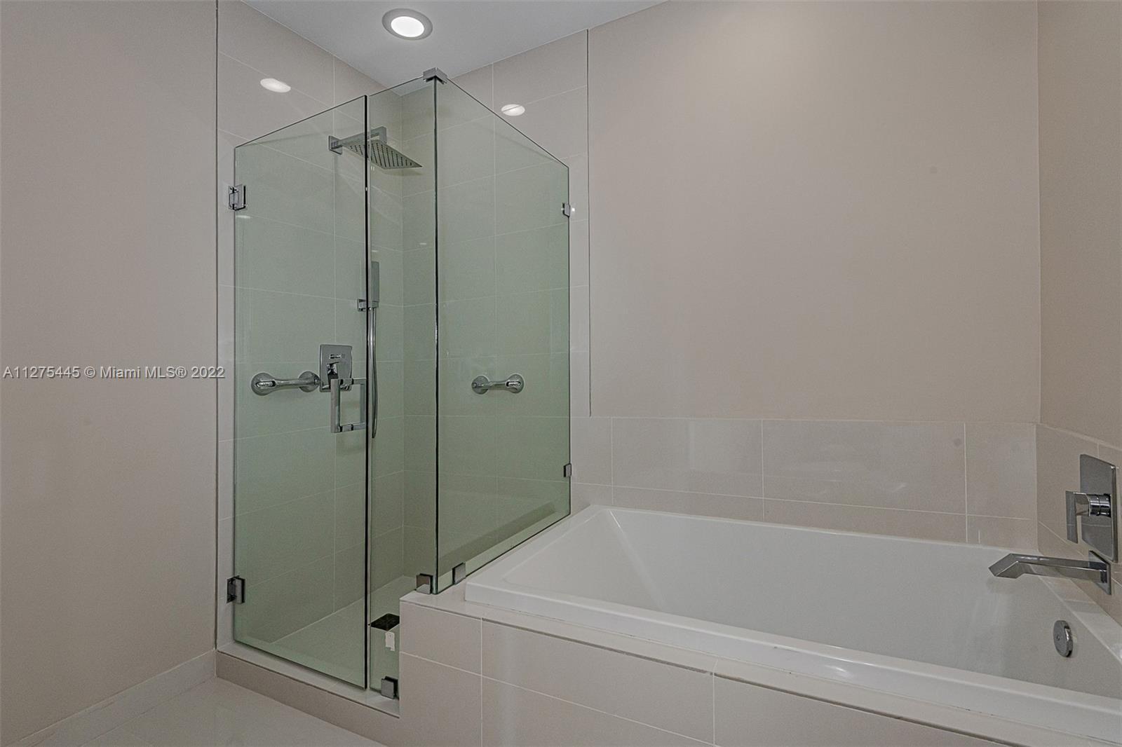 45 Southwest 9th Street, Unit 4206 Miami, FL 33130 - Photo 12 of 19 a bathroom with a bathtub and a shower