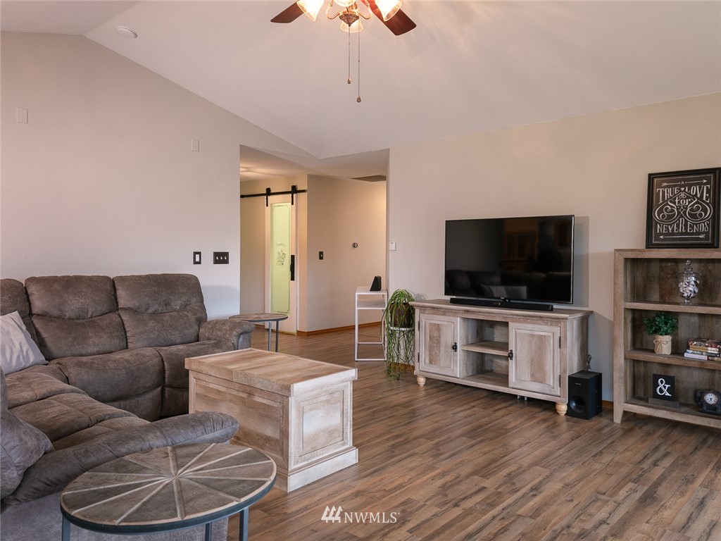 7721 Sidney Road Southwest Port Orchard, WA 98367 - Photo 5 of 32 Gallery Image 5