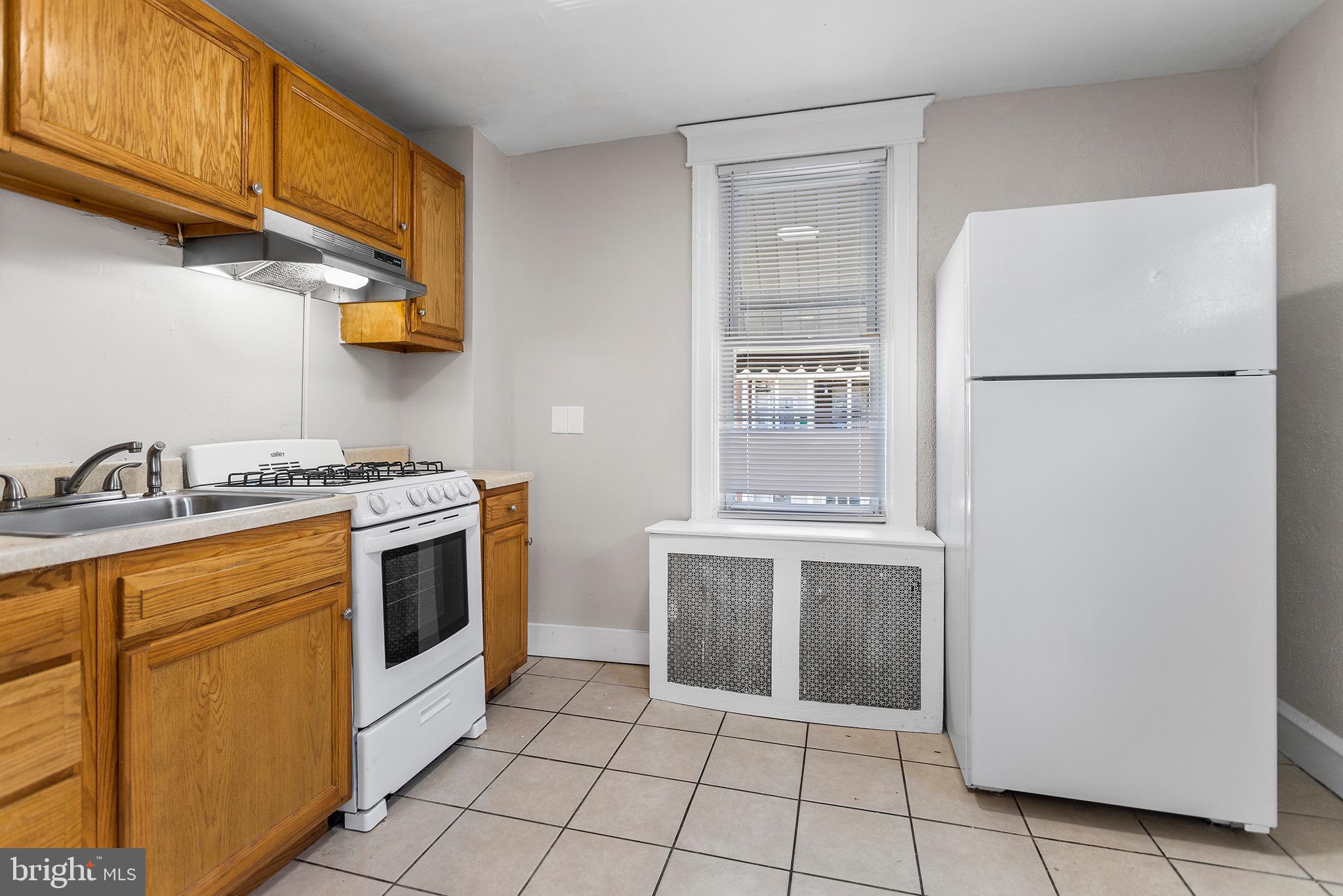 671 Long Lane Upper Darby, PA 19082 - Photo 3 of 10