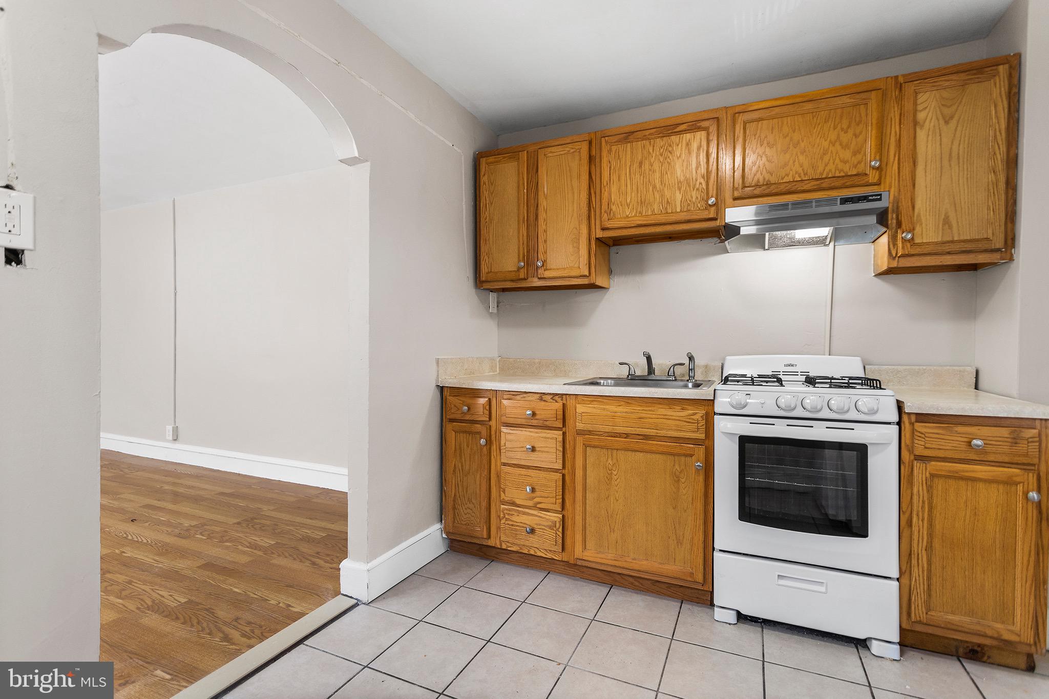 671 Long Lane Upper Darby, PA 19082 - Photo 4 of 10