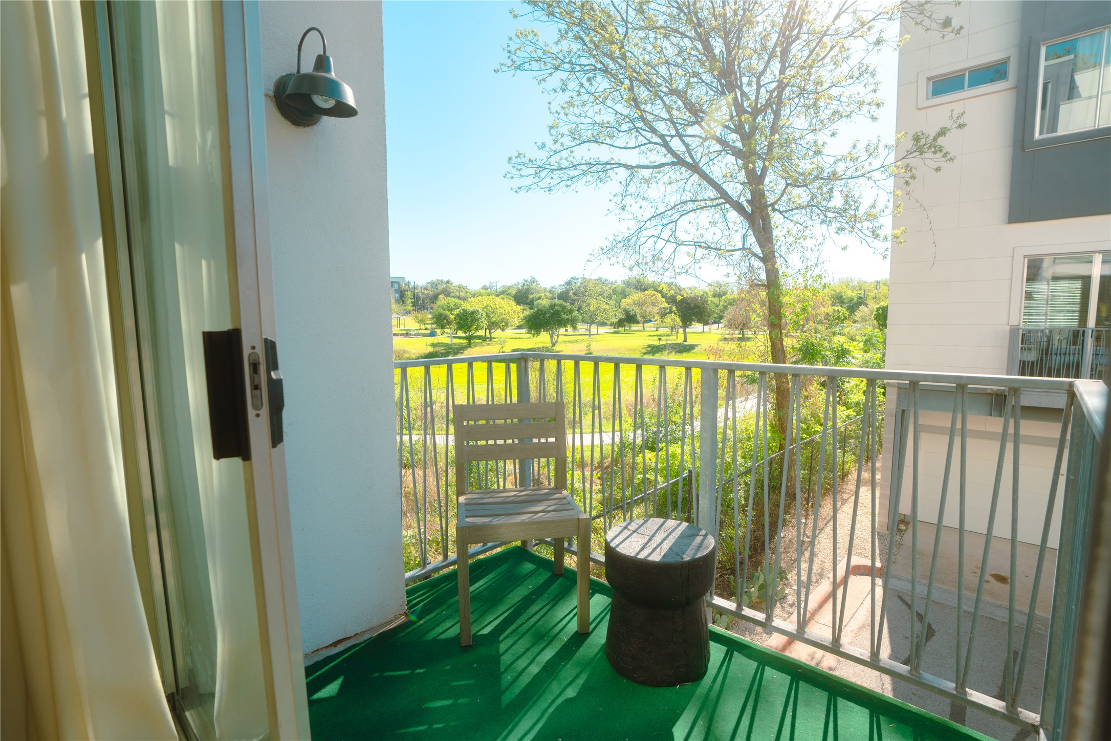 4801 South Congress Avenue, Unit H5 Austin, TX 78745 - Photo 27 of 39 View of balcony