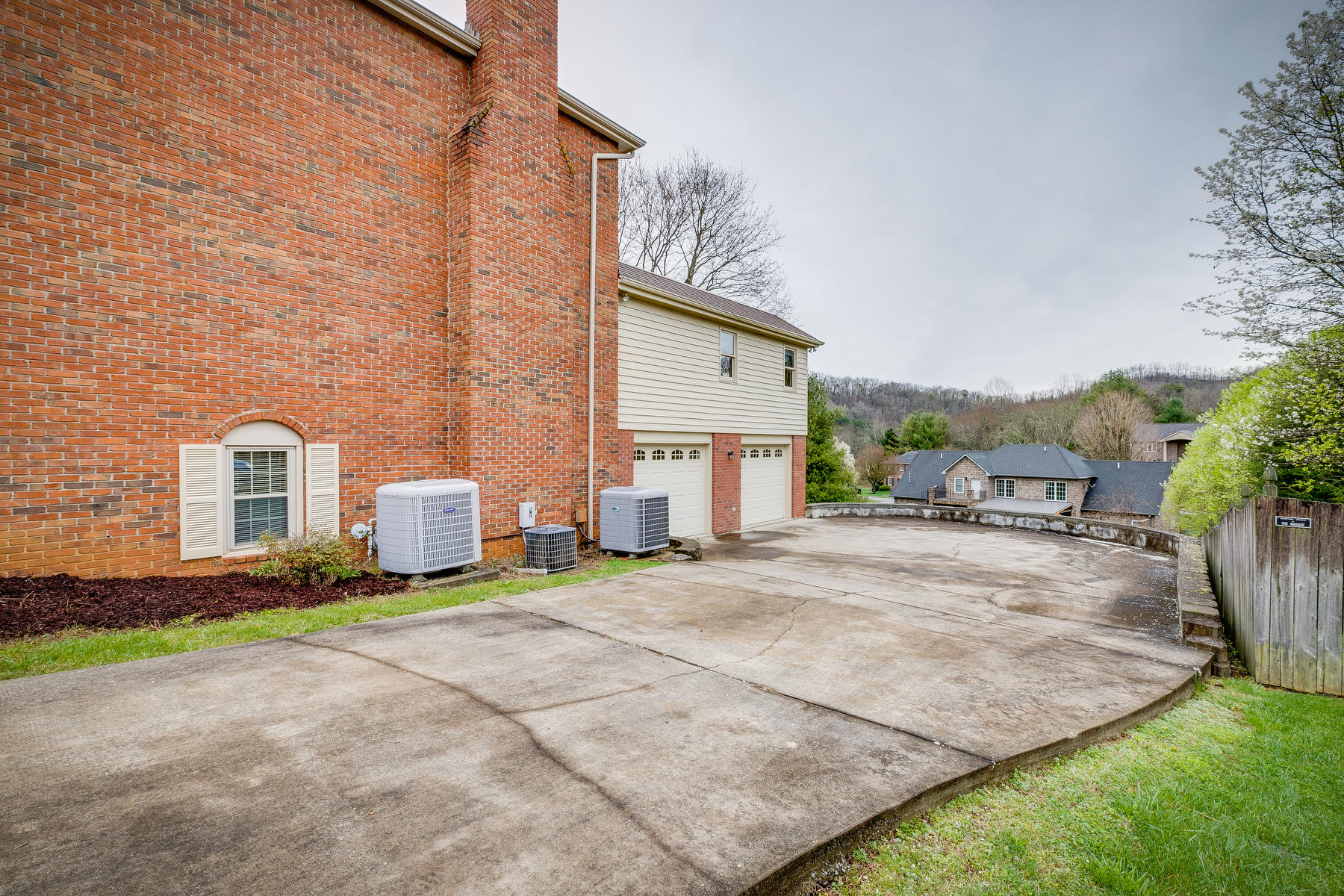 226 Galway Road Bristol, TN 37620 - Photo 6 of 74 006