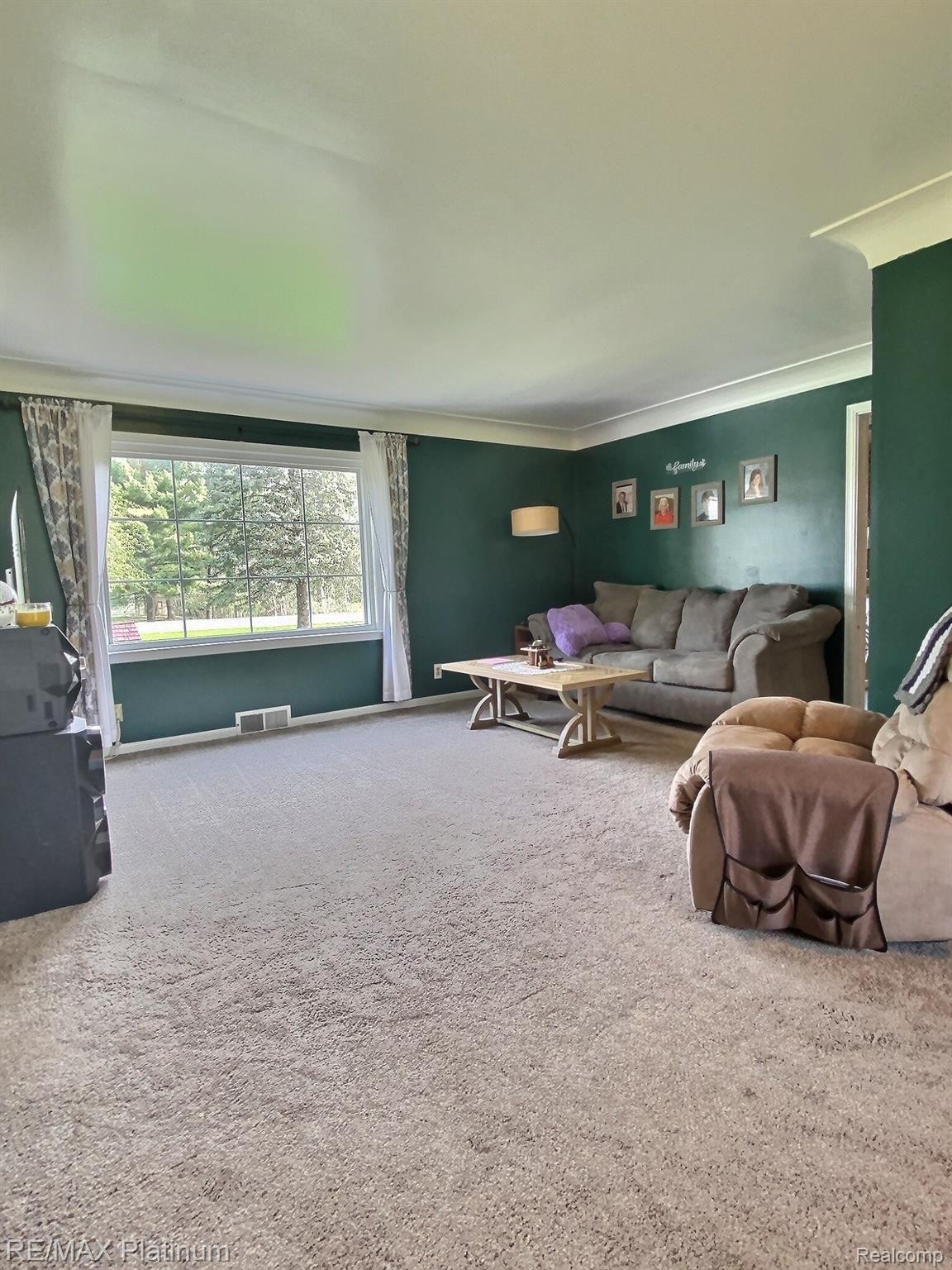 3625 Davison Road Lapeer, MI 48446 - Photo 4 of 25 IMG_2923.JPG