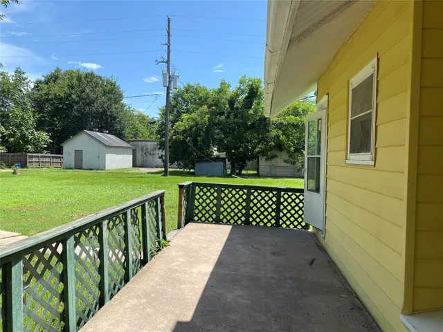 a view of a wrought fence