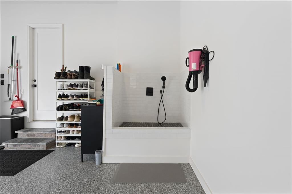 4226 South Berkeley Lake Road Northwest Berkeley Lake, GA 30096 - Photo 45 of 61 a view of a livingroom with shelves
