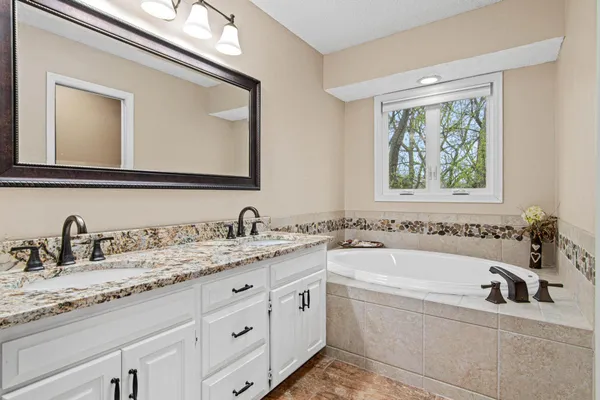 $645,000 | 17730 Kettering Trail, Lakeville, MN 55044