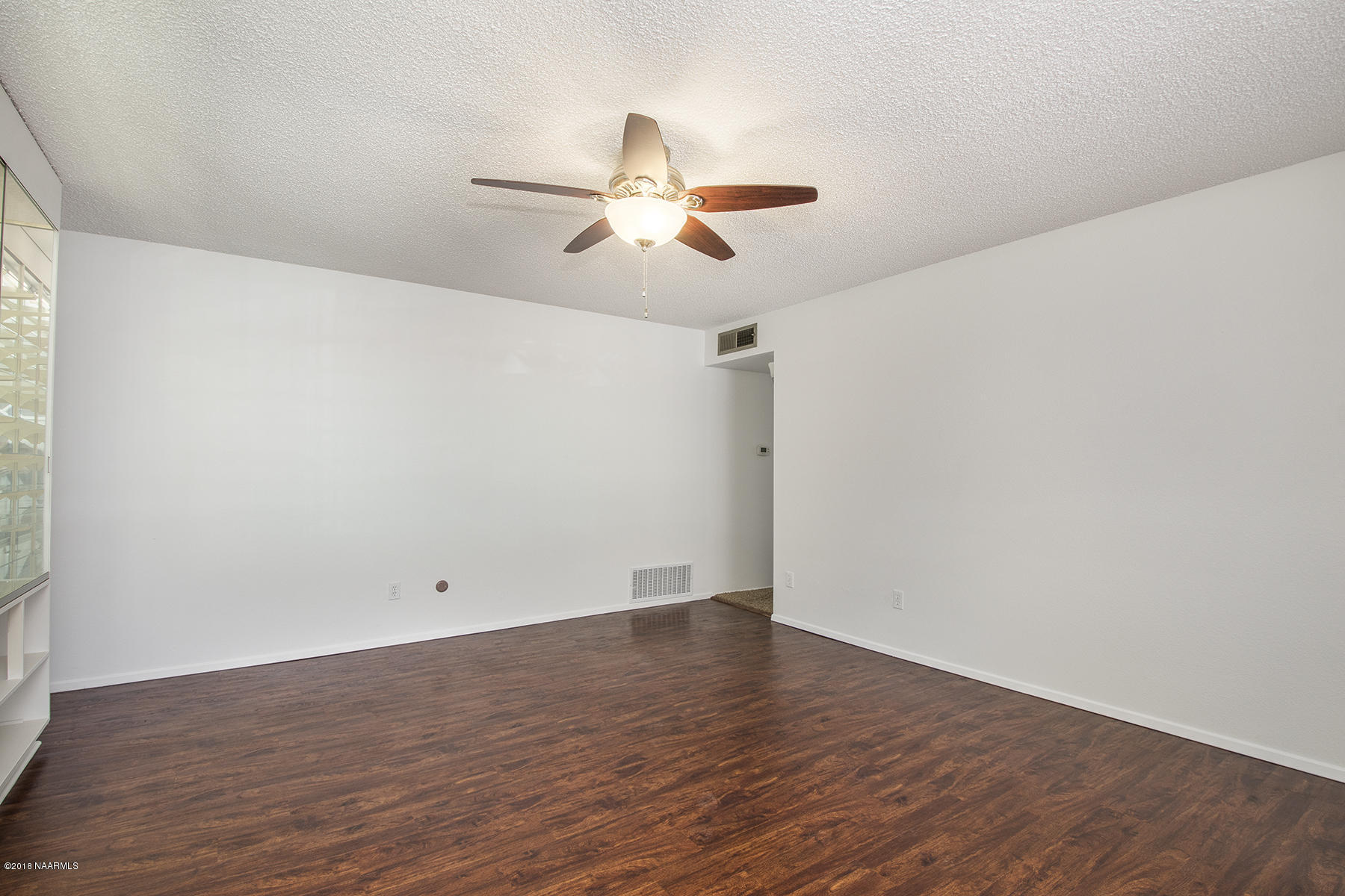 04_Front Room2