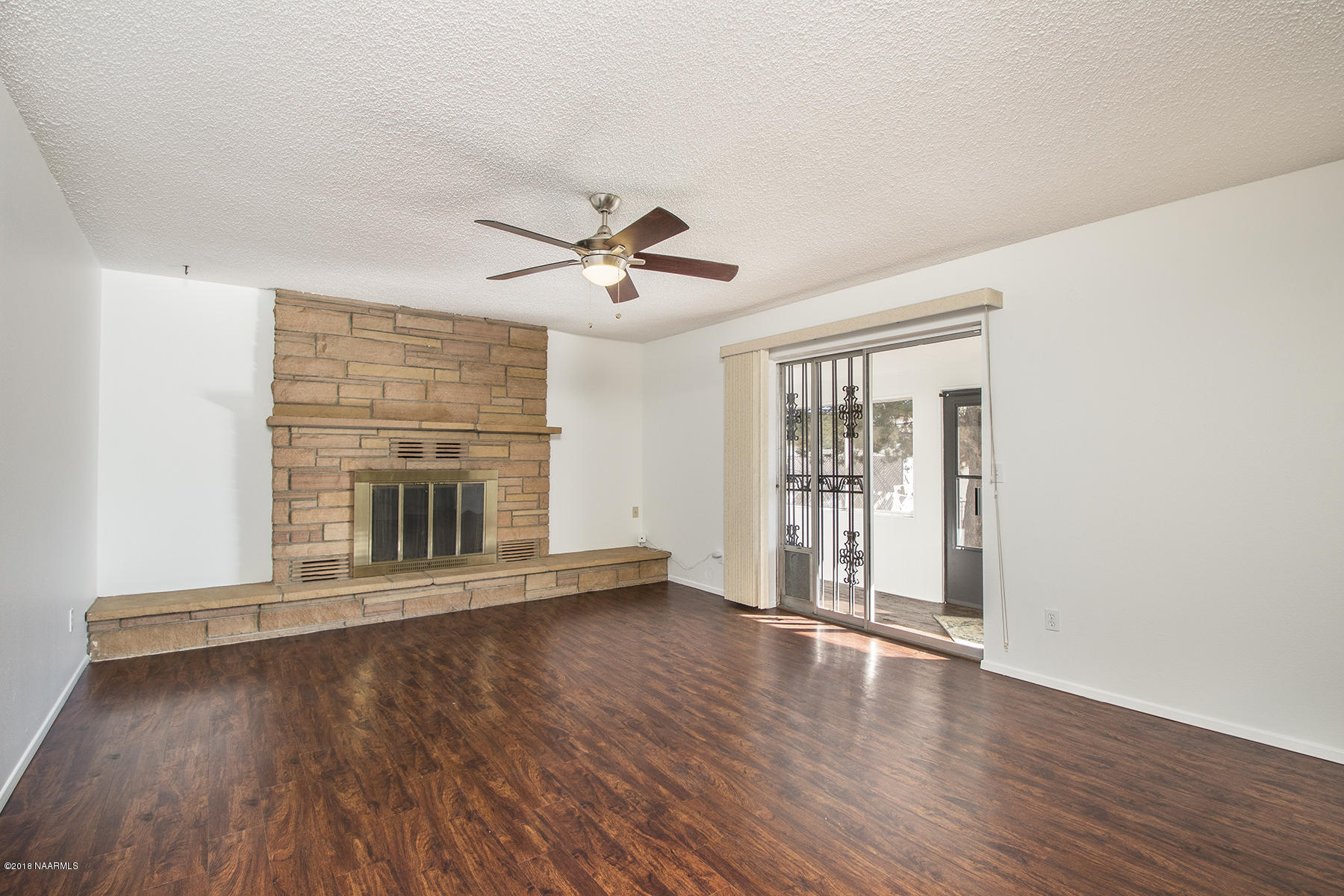 06_Living Room1