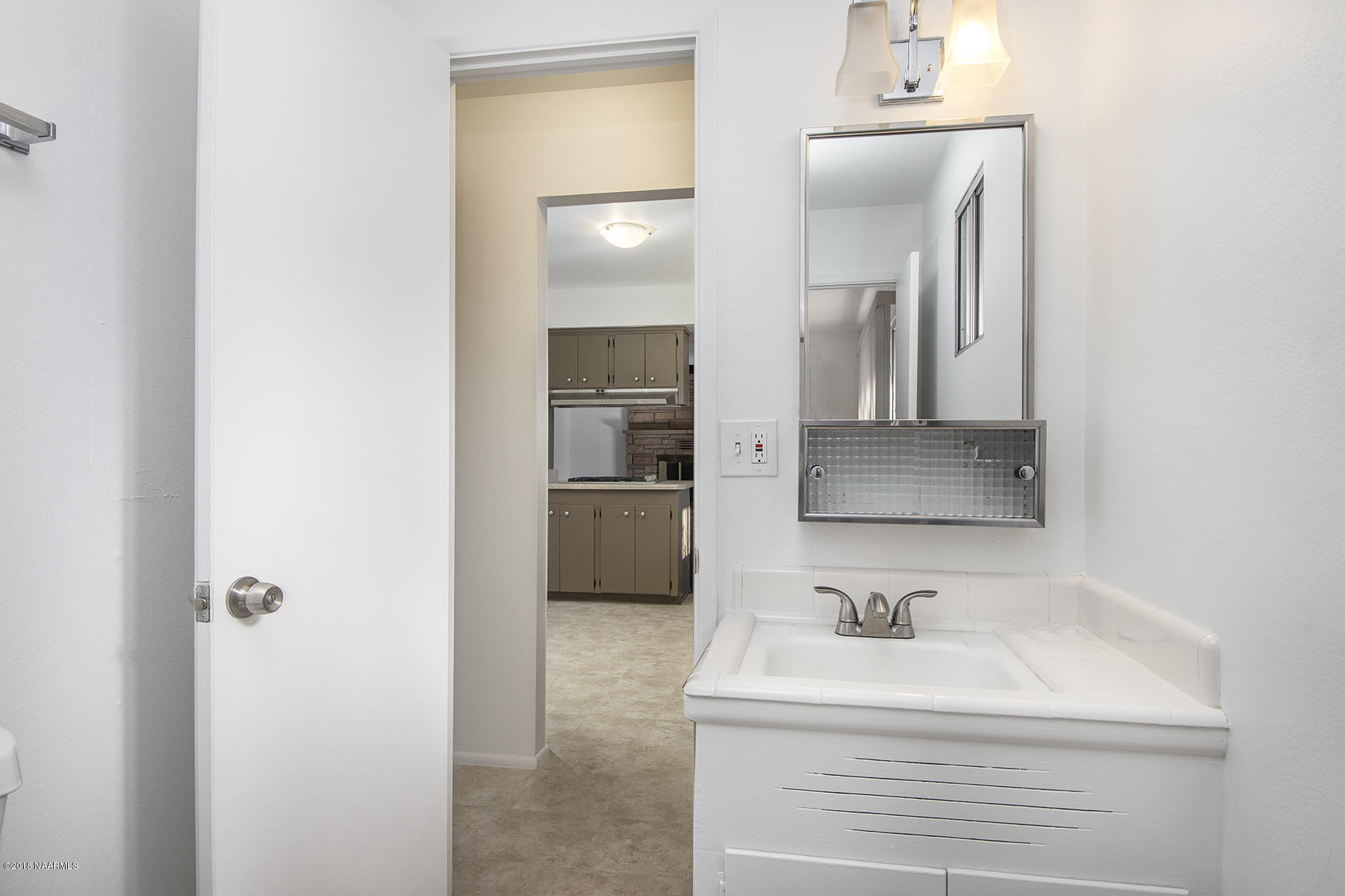 2229 East Lockett Road Flagstaff, AZ 86004 - Photo 10 of 17 14_Master Bathroom1