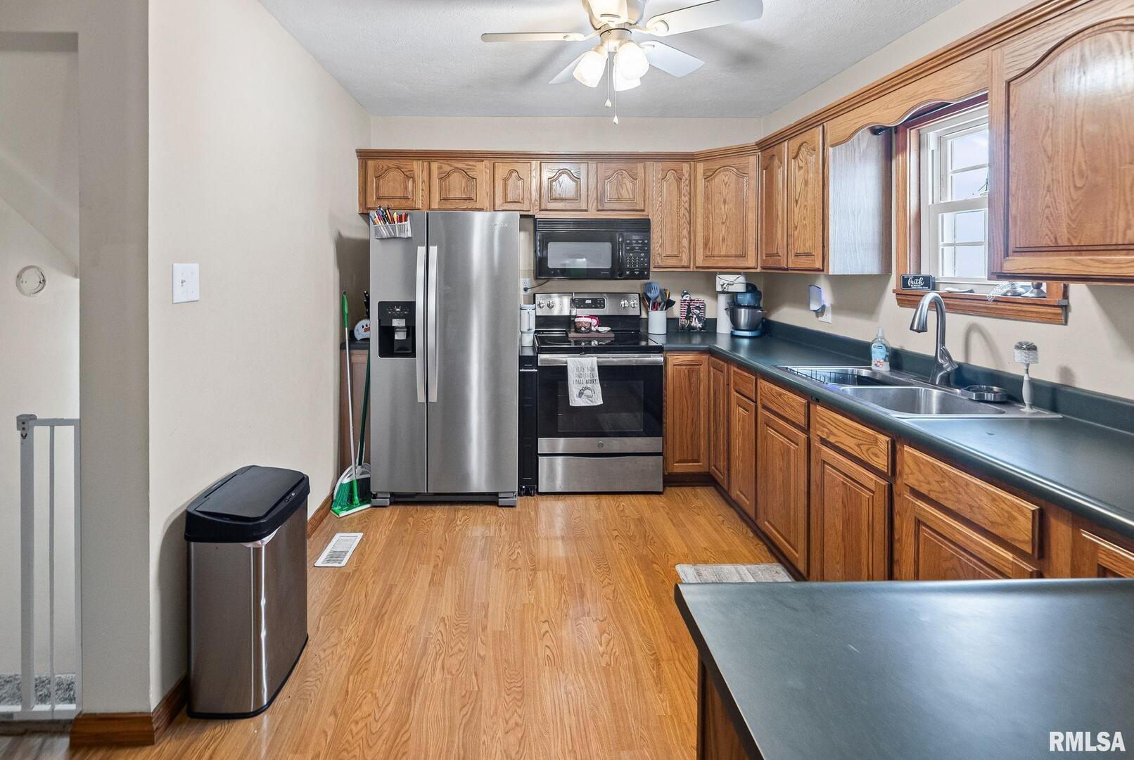 7302 Hoffman Road Centralia, IL 62801 - Photo 16 of 39