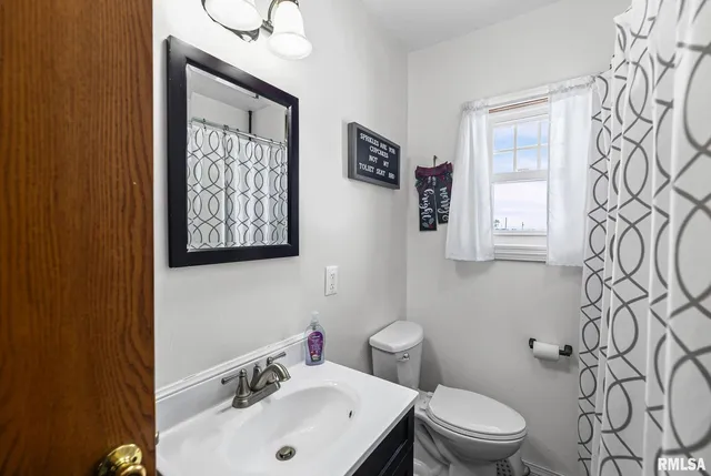 $215,000 | 7302 Hoffman Road, Centralia, IL 62801