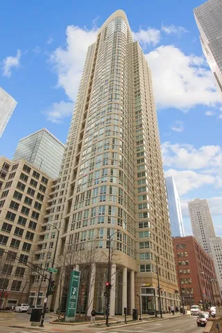 $2,600 | 345 North LaSalle Drive, Unit 2610, Chicago, IL 60654