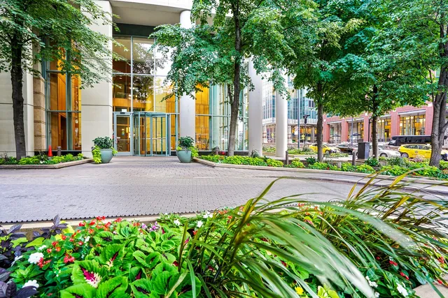 $2,600 | 345 North LaSalle Drive, Unit 2610, Chicago, IL 60654