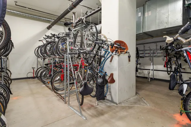 $2,600 | 345 North LaSalle Drive, Unit 2610, Chicago, IL 60654