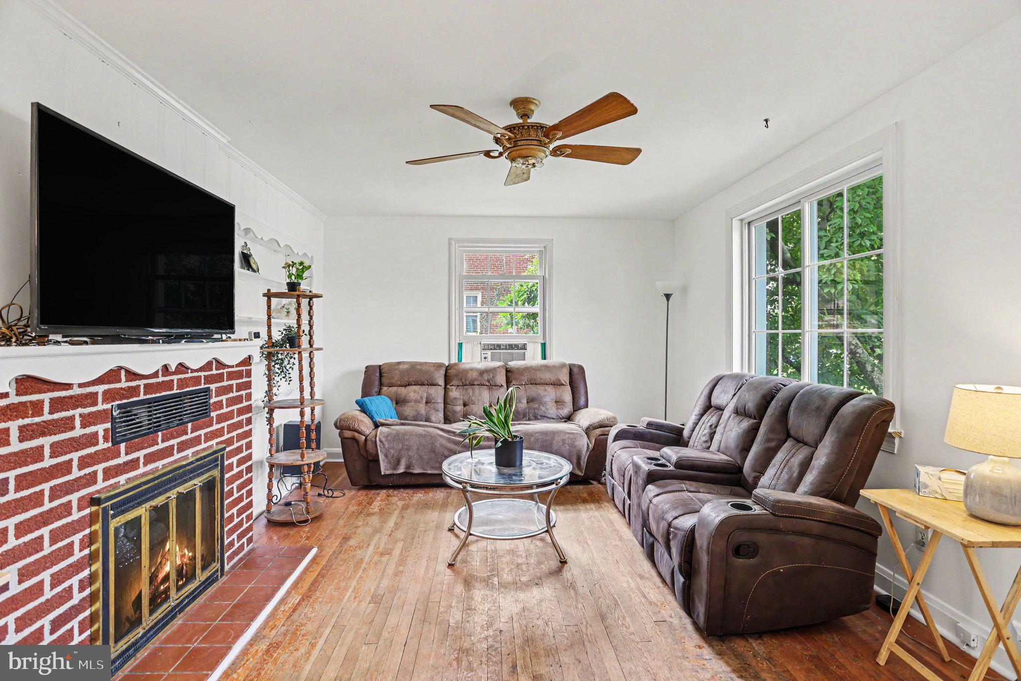5912 Shady Spring Avenue Baltimore, MD 21237 - Photo 28 of 75 Bright and inviting living space.