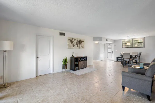 $2,275 | 2420 DC Country Club Boulevard, Unit 205D, Deerfield Beach, FL 33442
