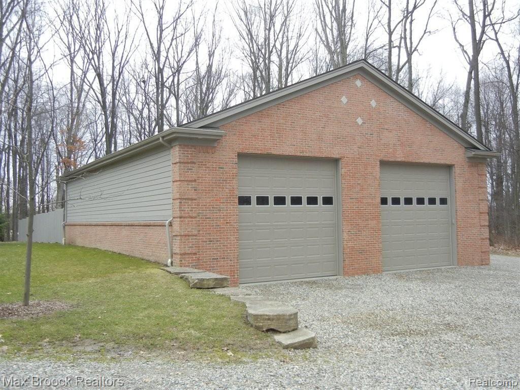 9348 Ellis Road Clarkston, MI 48348 - Photo 3 of 25 Detached Garage