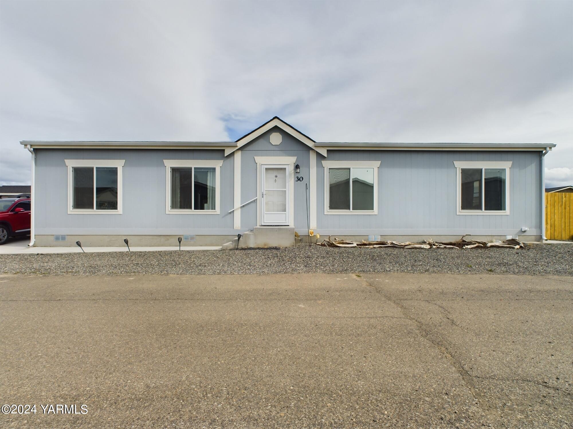 2802 South 5th Avenue, Unit 30 Union Gap, WA 98903 - Photo 25 of 27 front view of house