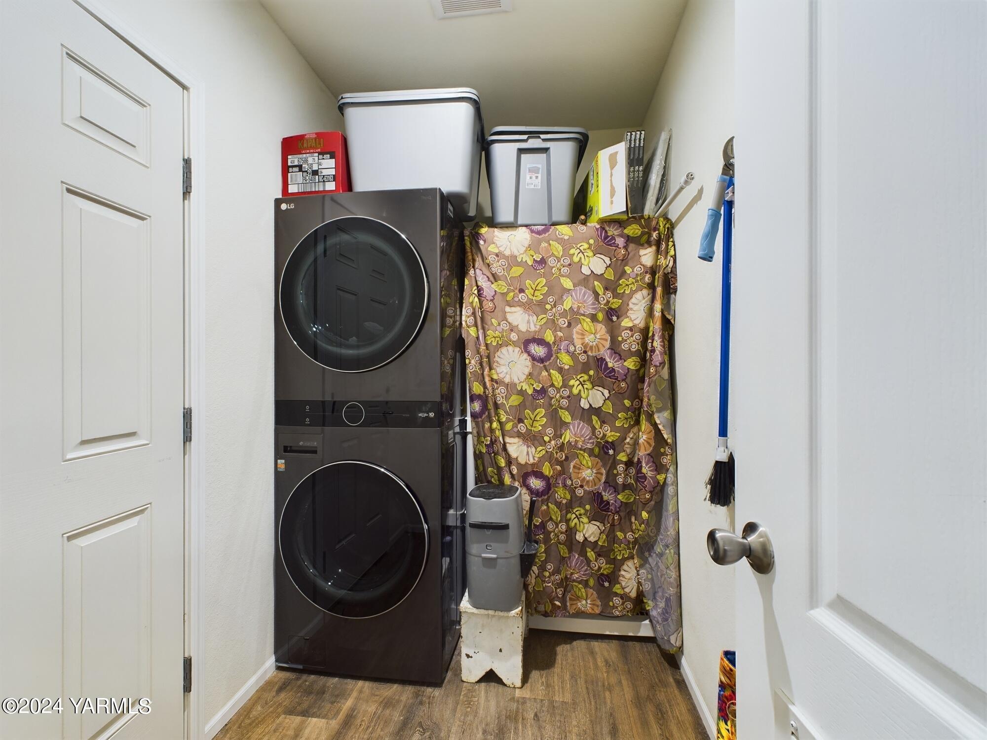 2802 South 5th Avenue, Unit 30 Union Gap, WA 98903 - Photo 5 of 27 a utility room with dryer and washer