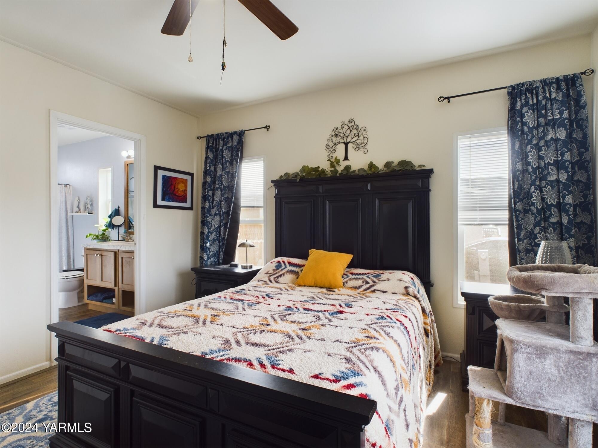 2802 South 5th Avenue, Unit 30 Union Gap, WA 98903 - Photo 10 of 27 a bedroom with a bed and a chandelier