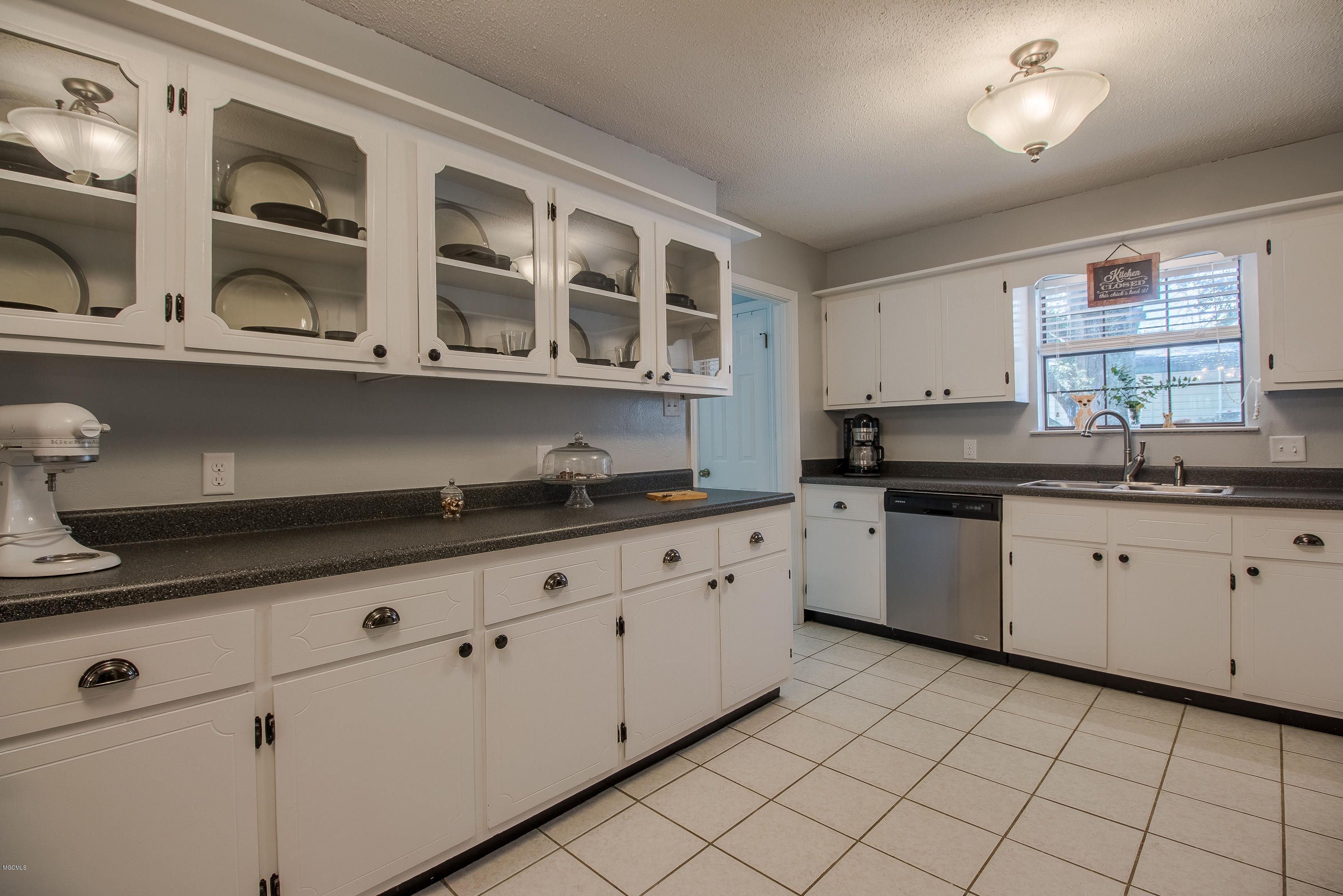 13821 Bunker Hill Road Moss Point, MS 39562 - Photo 7 of 23 Kitchen