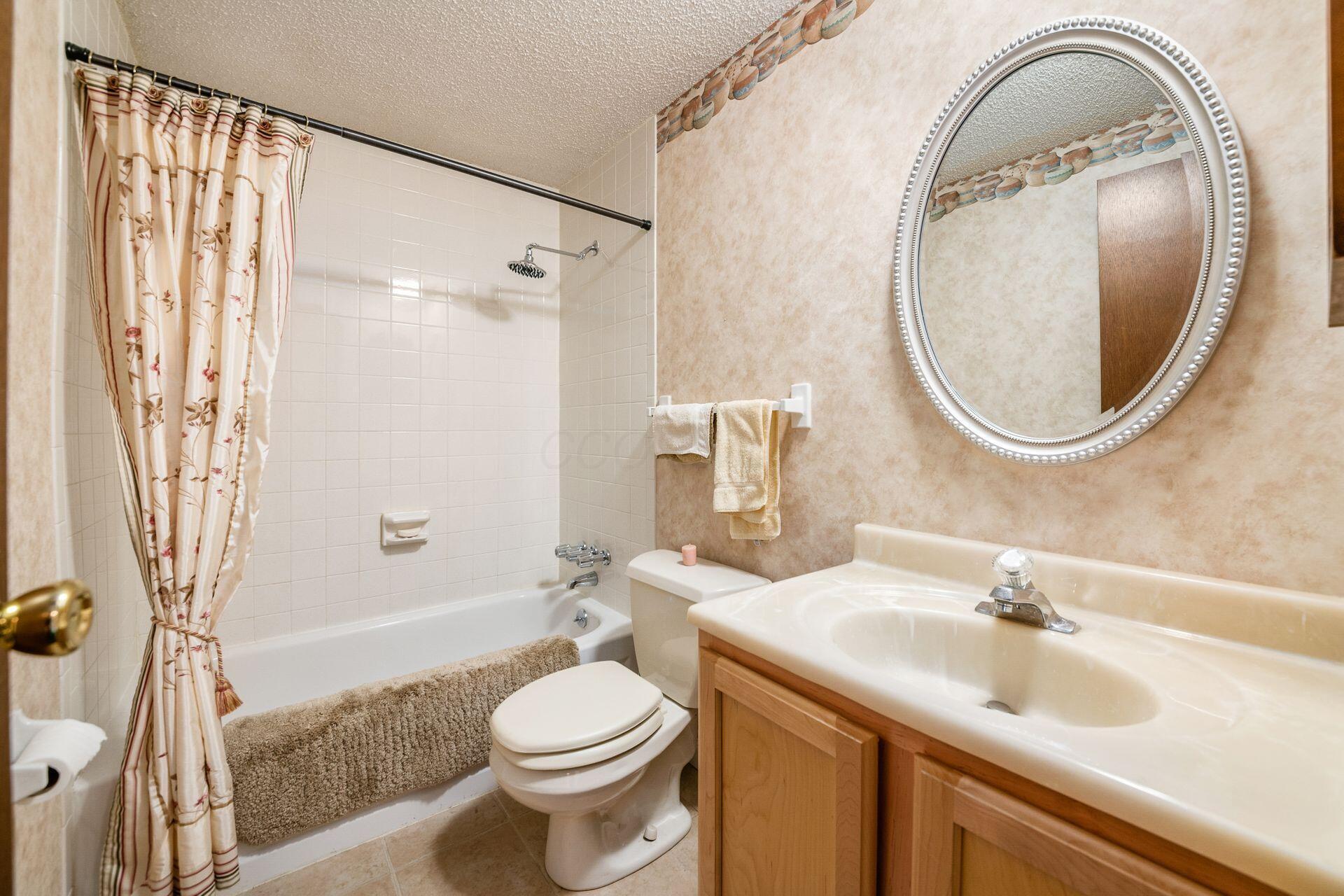 6226 Roxburgh Court Columbus, OH 43213 - Photo 19 of 41 019_ Ct Columbus OH 43213 USA