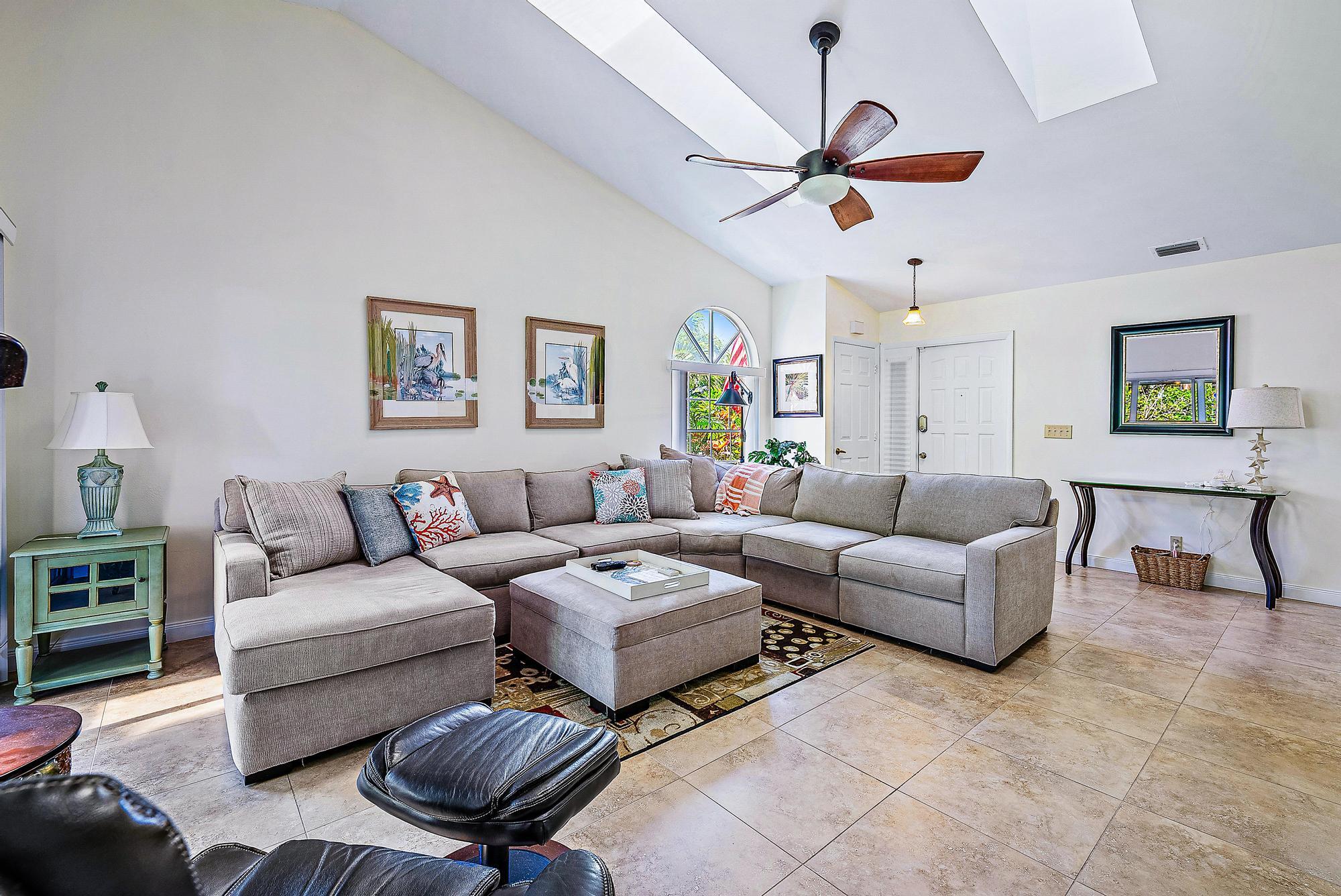 1528 Ocean Dunes Circle Jupiter, FL 33477 - Photo 4 of 21 1528 Ocean Dunes Cir-16