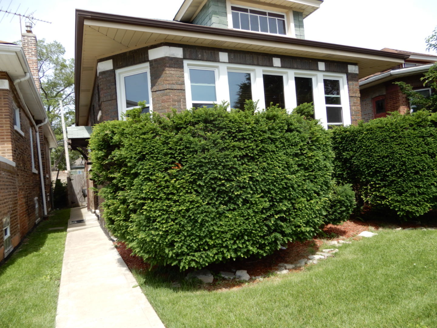 10416 South Sangamon Street Chicago, IL 60643 - Photo 2 of 95 a front view of a house with a yard