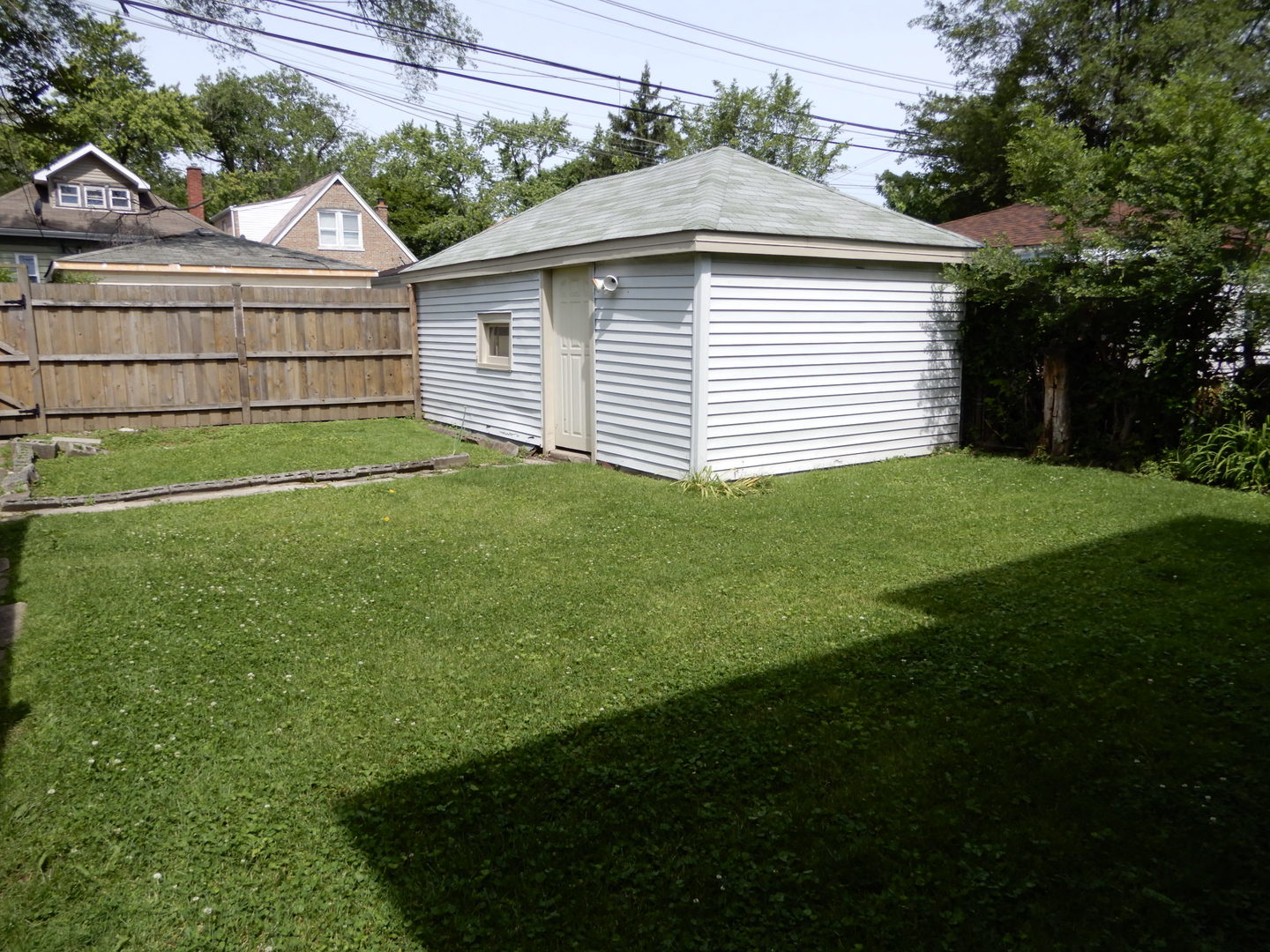 10416 South Sangamon Street Chicago, IL 60643 - Photo 95 of 95 a front view of a house with a garden